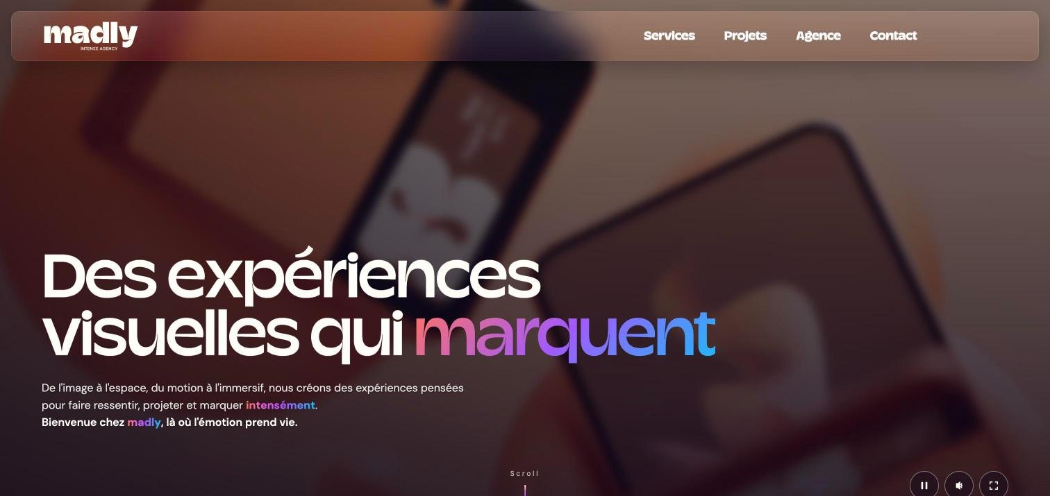 Site sur mesure, bilingue, mis à jour en interne.